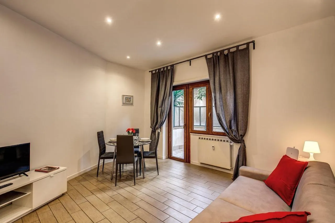 M&L Apartment - Ardesia Terrace Roma 0*,  Italia